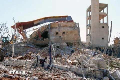 Quang cảnh đổ nát tại bệnh viện của MSF tại tỉnh Idlib sau cuộc không kích. (Nguồn: AFP/TTXVN)