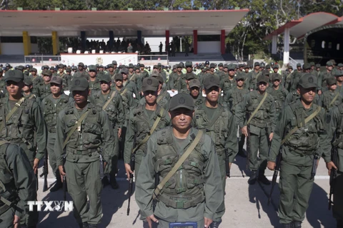 Binh sỹ quân đội Venezuela được triển khai tại thủ đô Caracas đảm bảo an ninh cho bầu cử Quốc hội. (Nguồn: THX/TTXVN)