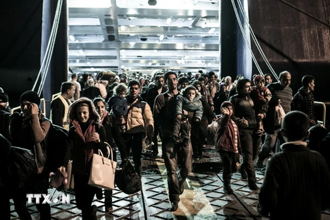 Người tị nạn tại cảng Piraeus, Hy Lạp. (Nguồn: THX/TTXVN)