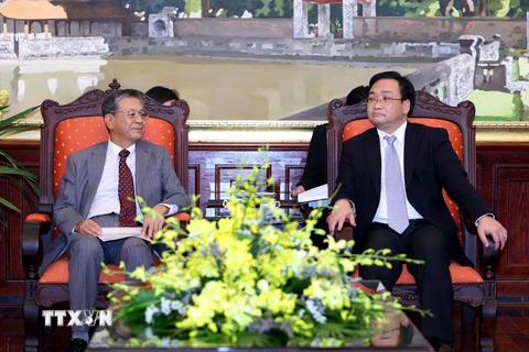 Bí thư Thành ủy Hà Nội Hoàng Trung Hải tiếp Đại sứ Nhật Bản tại Việt Nam Hiroshi Fukada. (Ảnh: An Đăng/TTXVN)