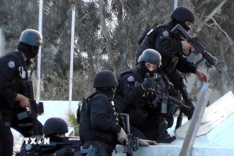 Lực lượng an ninh Tunisia được triển khai tại Ben Guerdane. (Nguồn: AFP/TTXVN)