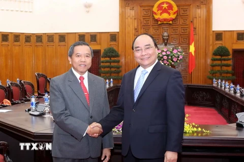 Phó Thủ tướng Nguyễn Xuân Phúc tiếp Bộ trưởng Bộ Khoa học và Công nghệ Lào Boviengkham Vongdara. (Ảnh: Phương Hoa/TTXVN)