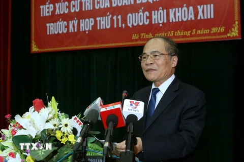Chủ tịch Quốc hội Nguyễn Sinh Hùng phát biểu ý kiến tại Hội nghị tiếp xúc cử tri. (Ảnh: Nhan Sáng/TTXVN)