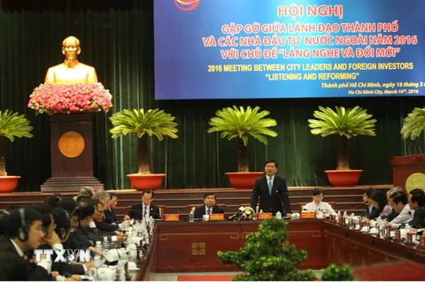 Bí thư Thành ủy Thành phố Hồ Chí Minh Đinh La Thăng phát biểu tại Hội nghị. (Ảnh: Hoàng Hải/TTXVN)