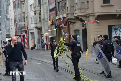 Cảnh sát Thổ Nhĩ Kỳ phong tỏa hiện trường vụ nổ ở Istiklal ngày 19/3. (Nguồn: AFP/TTXVN)