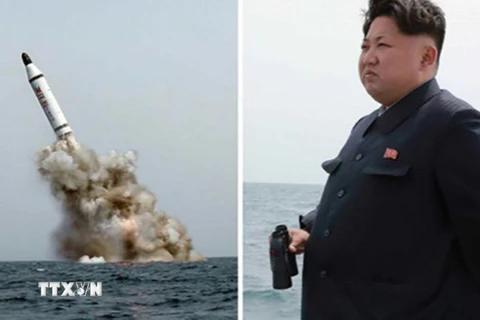 Nhà lãnh đạo Triều Tiên Kim Jong-Un theo dõi vụ phóng thử tên lửa từ tàu ngầm nước này ngày 10/5/2015. (Nguồn: Reuters/TTXVN)