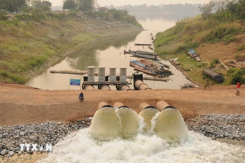Trạm bơm công suất lớn hút nước từ sông Mekong vào lưu vực Huai Luang. (Ảnh: Sơn Nam/TTXVN)