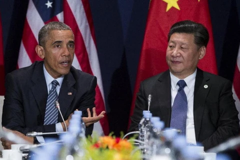 Tổng thống Mỹ Barack Obama và Chủ tịch Trung Quốc Tập Cận Bình trong một cuộc gặp tại Le Bourget, Pháp tháng 11/2015. (Nguồn: AP)