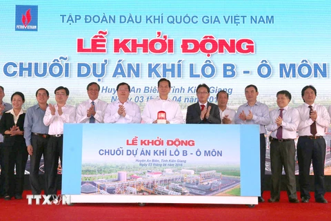 Thủ tướng Nguyễn Tấn Dũng bấm nút khởi động chuỗi dự án Khí Lô B-Ô Môn. (Ảnh: Lê Huy Hải/TTXVN)