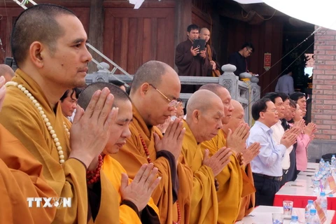 Quang cảnh lễ cầu siêu cho các Anh hùng Liệt sỹ tại chùa Phật Tích Trúc Lâm Bản Giốc. (Ảnh: Quốc Đạt/TTXVN)