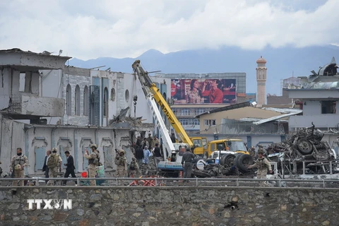 Lực lượng an ninh Afghanistan được triển khai tới hiện trường vụ đánh bom ở Kabul. (Nguồn: AFP/TTXVN)
