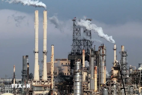 Toàn cảnh nhà máy lọc dầu Conoco-Phillips ở Rodeo, California. (Nguồn: AFP/TTXVN)