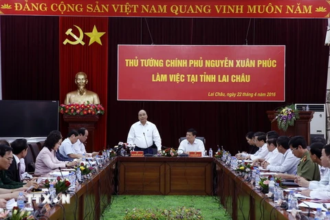 Thủ tướng Nguyễn Xuân Phúc làm việc với cán bộ chủ chốt tỉnh Lai Châu. (Ảnh: Thống Nhất/TTXVN)