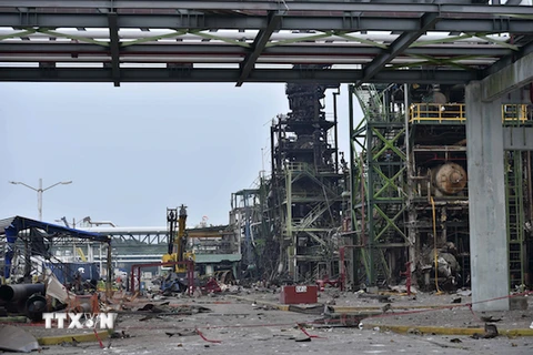 Hiện trường vụ nổ tại nhà máy hóa dầu Pajaritos. (Nguồn: AFP/TTXVN)