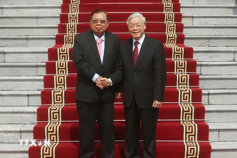 Tổng Bí thư Nguyễn Phú Trọng đón Tổng Bí thư , Chủ tịch nước Lào Bounnhang Volachith. (Ảnh: Trí Dũng/TTXVN)