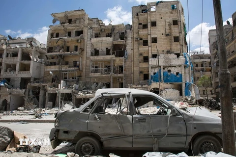 Cảnh đổ nát sau các cuộc giao tranh giữa quân đội Chính phủ và lực lượng nổi dậy tại thành phố Aleppo. (Nguồn: AFP/TTXVN)