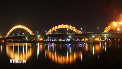 Cầu Rồng, một trong những biểu tượng của thành phố Đà Nẵng. (Ảnh; Trần Lê Lâm/TTXVN)
