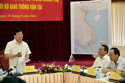 Phó Thủ tướng Trịnh Đình Dũng làm việc với Bộ Giao thông Vận tải. (Nguồn: dangcongsan.vn)