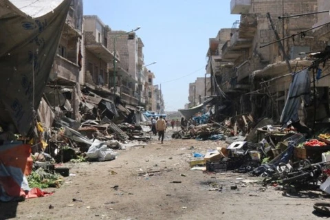 Một khu chợ ở Idlib tan hoang sau cuộc không kích hồi tháng 4/2016. (Nguồn: AFP)