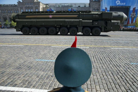 Tên lửa Topol của Nga trong một cuộc diễu binh. (Ảnh: AP)
