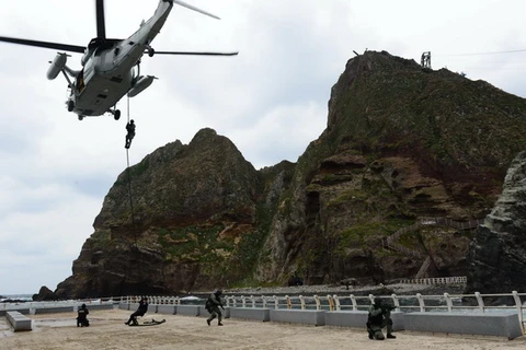 Binh sỹ Hàn Quốc trong một cuộc tập trận gần đảo Dokdo. (Nguồn: EPA/TTXVN)