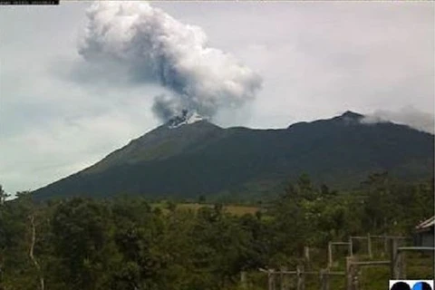 Núi lửa Kanlaon bắt đầu phun khói và tro bụi. (Nguồn: inquirer.net) 