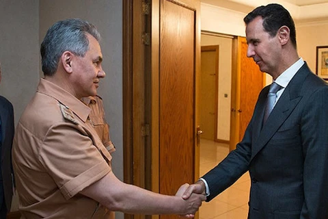 Bộ trưởng Quốc phòng Nga Sergei Shoigu và Tổng thống Syria Bashar al-Assad. (Nguồn: RT)