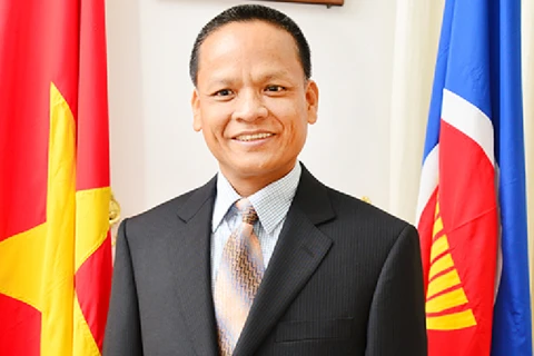 Đại sứ Nguyễn Hồng Thao.