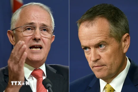 Thủ tướng Australia Malcolm Turnbull (trái) và lãnh đạo Công đảng đối lập Bill Shorten. (Nguồn: AFP/TTXVN)
