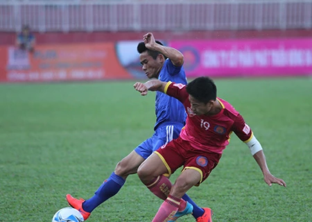Ghi 3 bàn trong 5 phút, Sài Gòn FC gây sốc trên sân Tam Kỳ