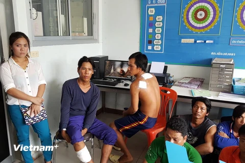 Ngư dân trên các tàu cá tỉnh Bến Tre bị tàu Hải quân Thái Lan giam giữ. (Nguồn: Vietnam+)