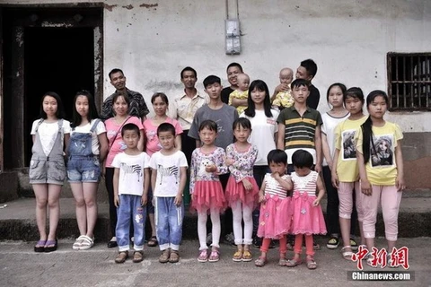 11 cặp sinh đôi của làng Qingyan. (Nguồn: Chinanews.com)