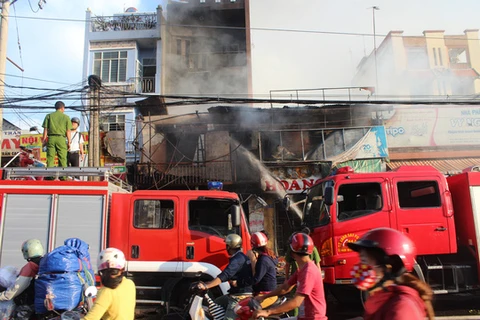 Đồng Nai: Hỏa hoạn thiêu rụi đại lý bánh kẹo, 1 người tử vong
