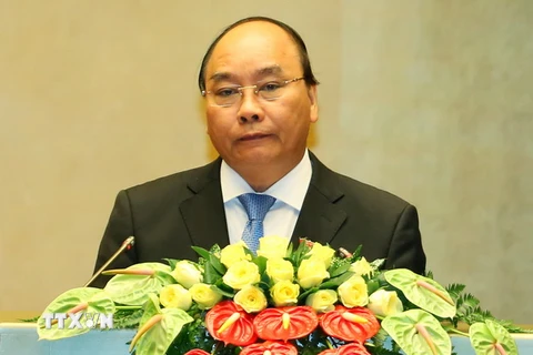 Thủ tướng Nguyễn Xuân Phúc trình bày Tờ trình Quốc hội về cơ cấu tổ chức của Chính phủ. (Ảnh: Thống Nhất/TTXVN) 