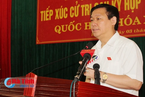 Phó Thủ tướng Vương Đình Huệ tiếp xúc với cử tri Hà Tĩnh. (Nguồn: baohatinh.vn)