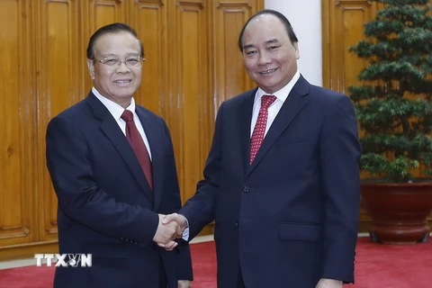 Thủ tướng Nguyễn Xuân Phúc tiếp Phó Thủ tướng, Bộ trưởng Bộ Tài chính Lào Somdy Douangdy. (Ảnh: An Đăng/TTXVN)