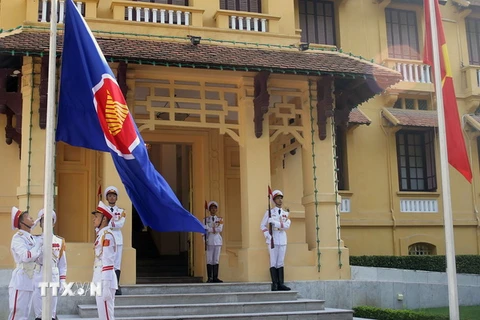 Quang cảnh Lễ Thượng cờ. (Ảnh: Nguyễn Khang/TTXVN)