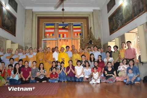 Cộng đồng người Việt tham dự Đại lễ Vu Lan báo hiếu. (Ảnh: Huy Bình/Vietnam+)