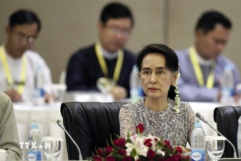 Cố vấn Nhà nước Myanmar Aung San Suu Kyi kêu gọi đoàn kết vì nền hòa bình vĩnh viễn. (Nguồn: EPA/TTXVN)