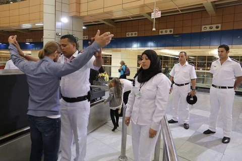 Kiểm tra an ninh tại sân bay Sharm El-Sheikh. (Nguồn: EPA)