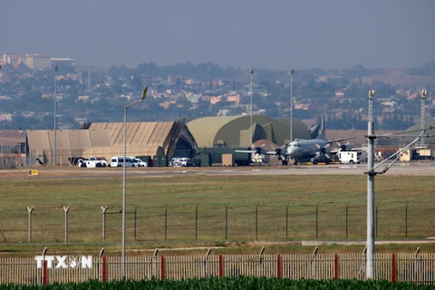 Máy bay quân sự đậu tại căn cứ không quân Incirlik. (Nguồn: AFP/TTXVN)