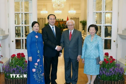 Chủ tịch nước Trần Đại Quang và Phu nhân cùng với Tổng thống Singapore Tony Tan và Phu nhân. (Ảnh: Nhan Sáng/TTXVN)