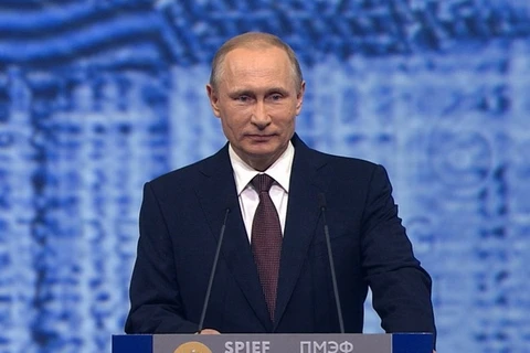 Tổng thống Nga Vladimir Putin phát biểu tại EEF-2. (Nguồn: forumvostok.ru)