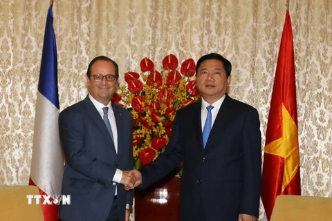 Bí thư Thành ủy Đinh La Thăng hội kiến Tổng thống Pháp Francois Hollande. (Ảnh: Thanh Vũ/TTXVN)