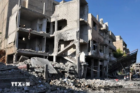 Cảnh đổ nát sau vụ đánh bom tại khu vực Bab Tadmur thuộc tỉnh Homs, Syria. (Nguồn: EPA/TTXVN)
