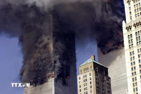 Trung tâm Thương mại thế giới ở thành phố New York, Mỹ bị tấn công ngày 11/9/2001. (Nguồn: AFP/TTXVN)
