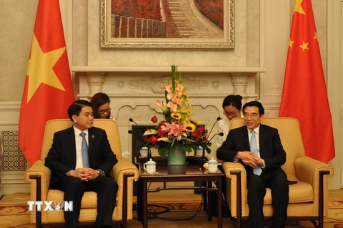 Chủ tịch Ủy ban Nhân dân thành phố Hà Nội Nguyễn Đức Chung và Thị trưởng Bắc Kinh Vương An Thuận. (Nguồn: TTXVN)