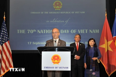 Trợ lý Ngoại trưởng Mỹ Daniel Russel phát biểu tại buổi lễ kỷ niệm 70 năm Quốc khánh Việt Nam. (Ảnh: Thanh Tuấn/TTXVN)