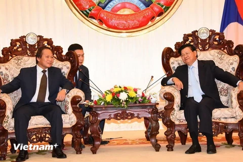 Thủ tướng Lào Thongloun Sisoulith tiếp Bộ trưởng Trương Minh Tuấn. (Ảnh: Quyết Chiến/Vietnam+)