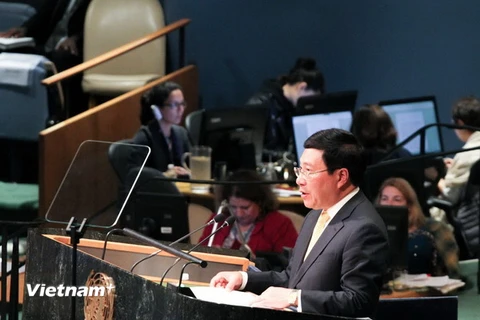 Phó Thủ tướng Phạm Bình Minh phát biểu tại Đại hội đồng Liên hợp quốc. (Ảnh: Lê Dương/TTXVN)